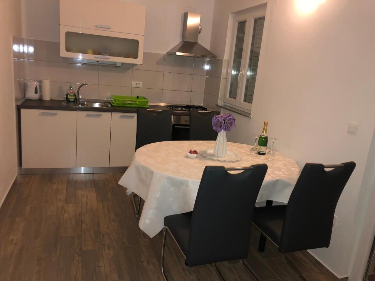 Apartmani Ivana Cres Eksteriør bilde