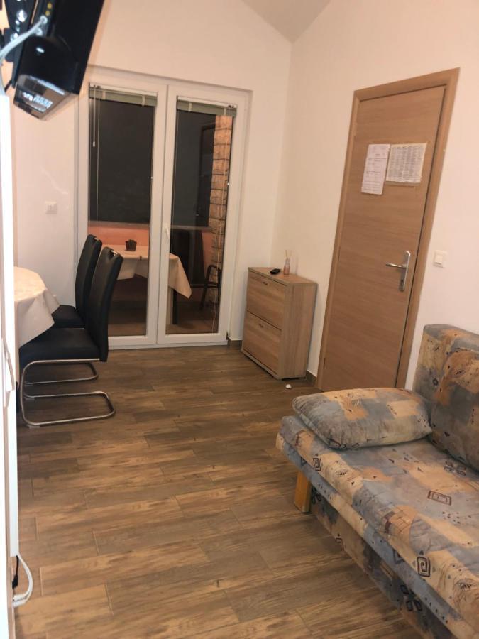 Apartmani Ivana Cres Eksteriør bilde